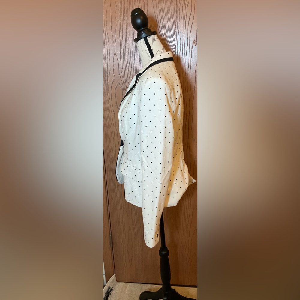 Blazer - Picture 4 of 5